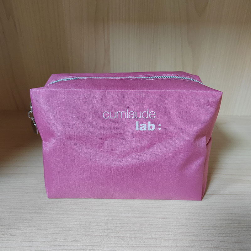 Comment choisir une trousse à cosmétiques EVA pour voyager ?