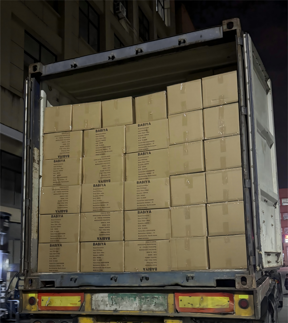Un conteneur de sacs pvc partant à l'étranger