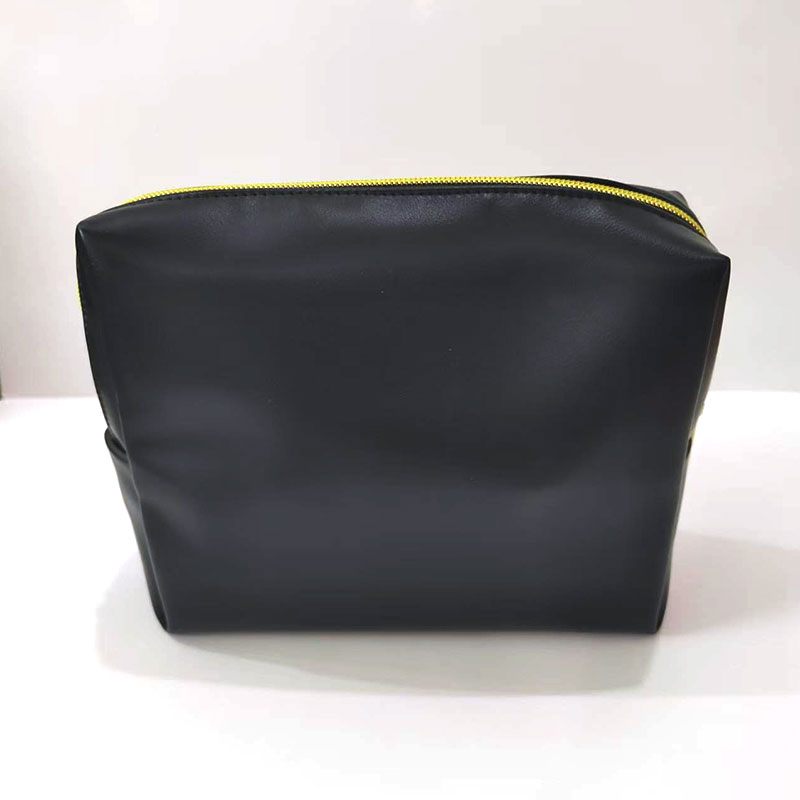 Sac à fermeture éclair en PU noir