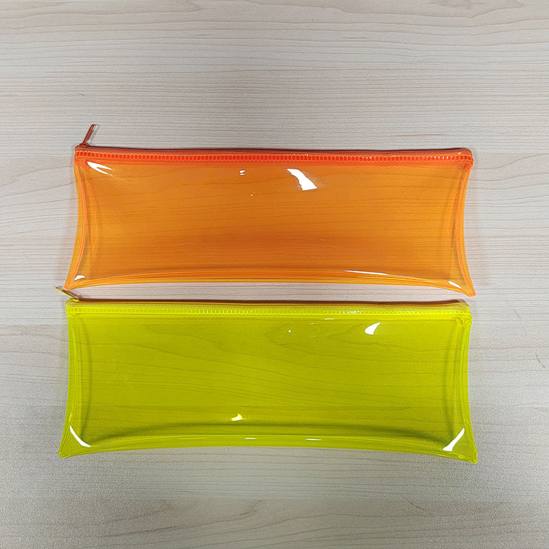 Sac à crayons en PVC translucide de couleur